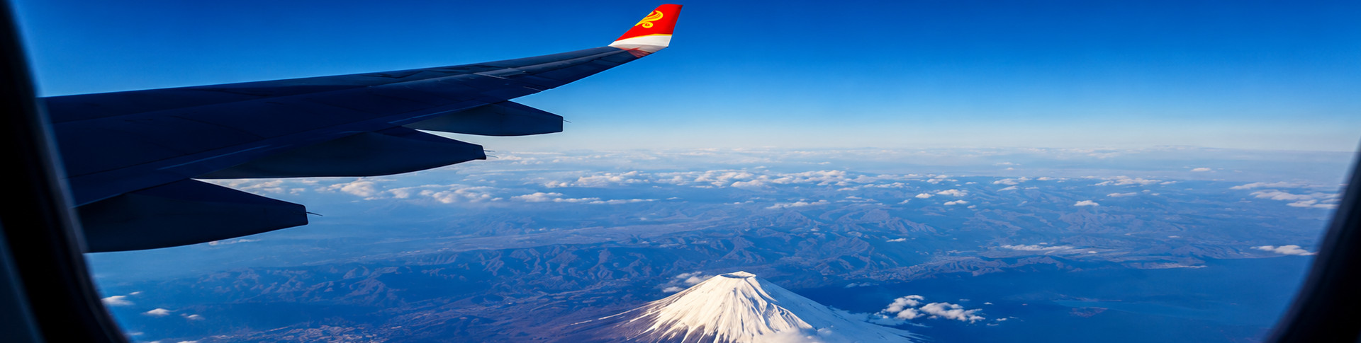 an aeroplan wing in air